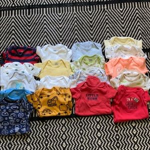 Lot of 18 newborn baby boy short sleeve onesies
